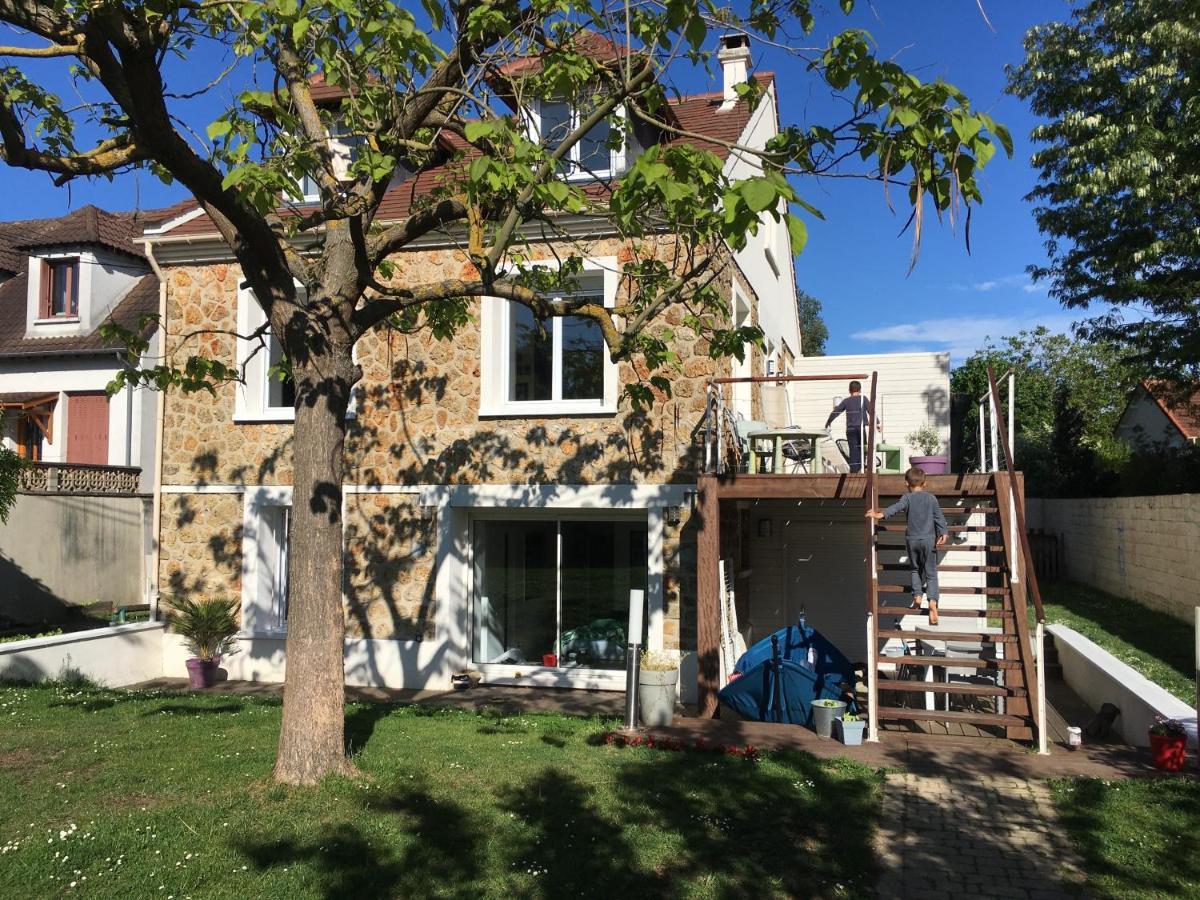 Apartment Au Calme Dans Jardin A 30min De Paris Avec Nouvelle Literie Chatou
